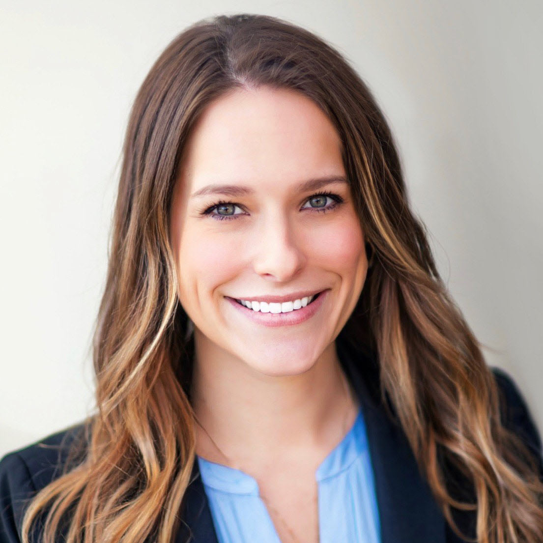 Kira Iwinski bio photo