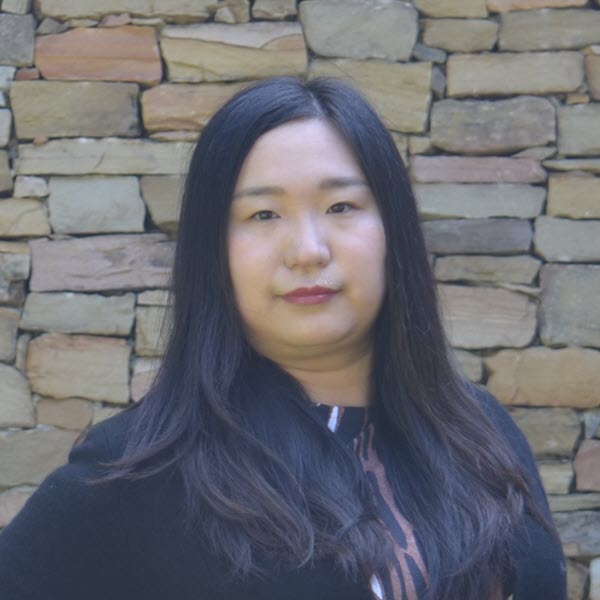 Linda Xu headshot square