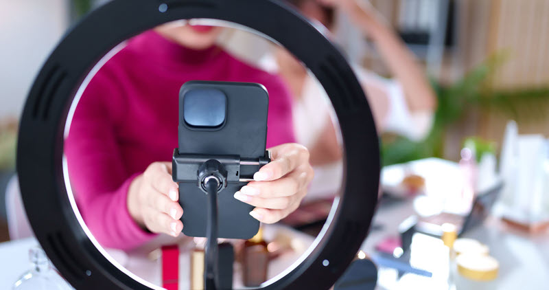 social media influencer hubspot